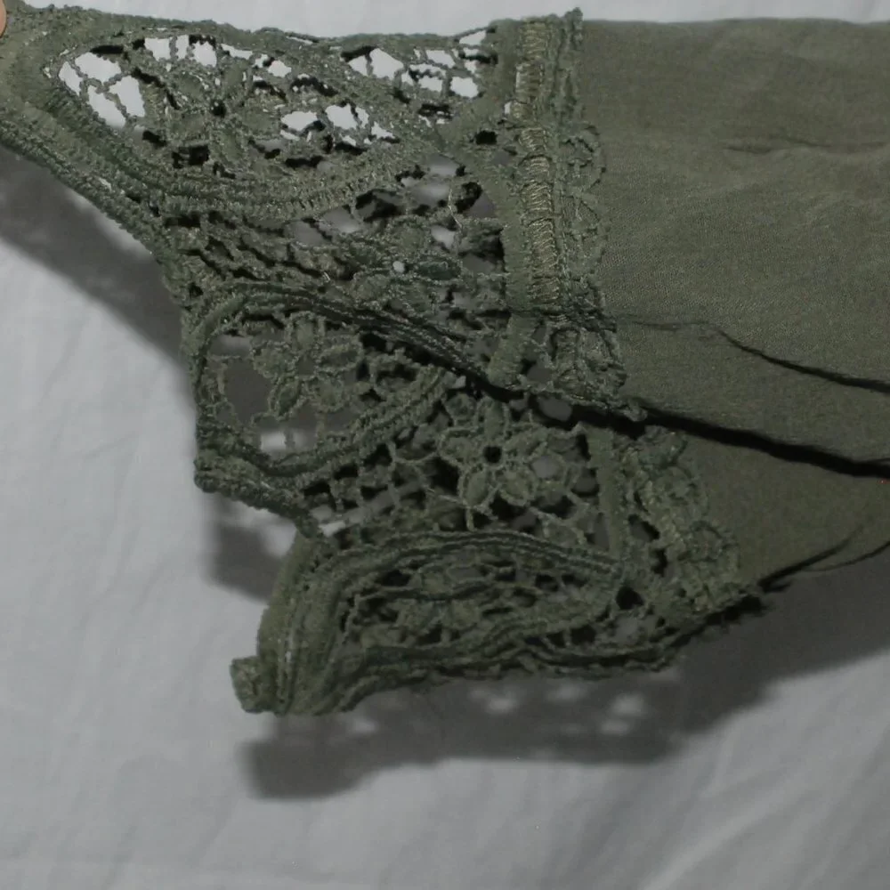 NWT Womens Medium la miel by Hyped Unicorn BOHO Forest Green Crochet Top Shirt